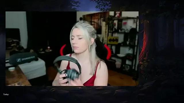 Naked Room Lisaonthemoon 