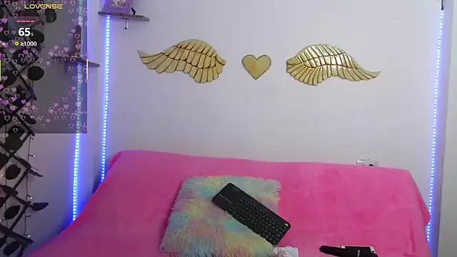 littleayshel from StripChat