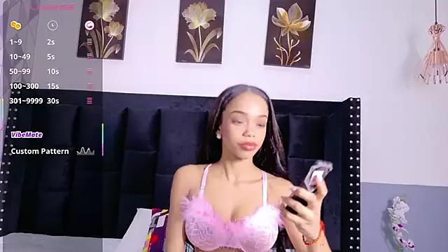 littleebonymommy from StripChat