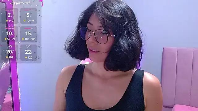 LoaLuxury from StripChat