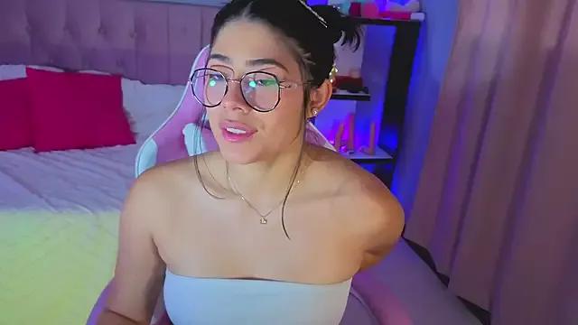 LoaLuxury from StripChat