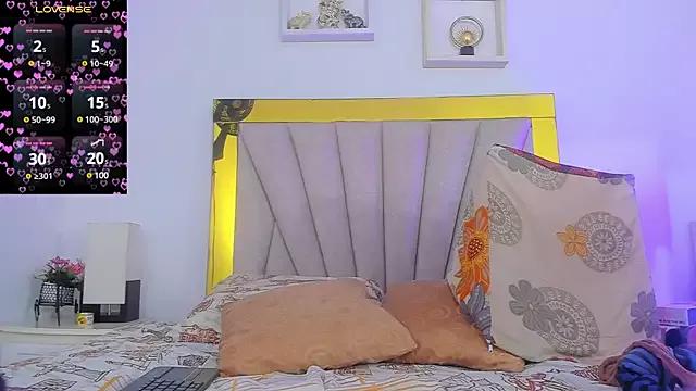 Naked Room lovely_michelle_1 