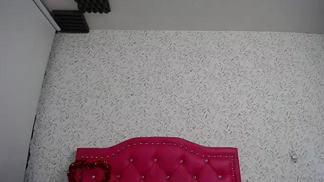 luly_pink from StripChat