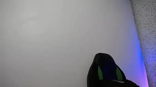 luly_pink from StripChat