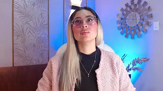 LunaaGrey_ from StripChat