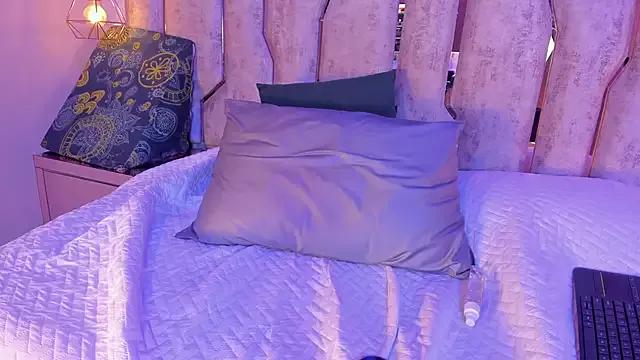 luucy_jonnes from StripChat