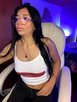 Maddy_Piink from StripChat