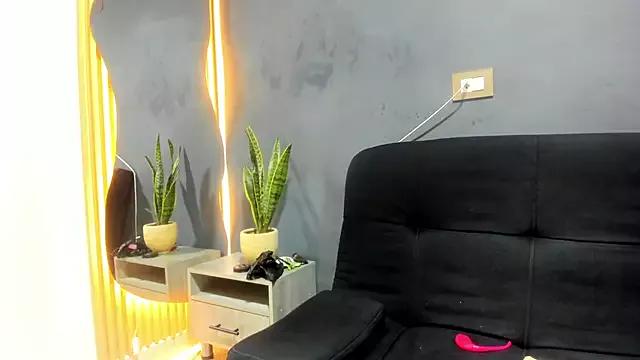 Madeline_Wonder from StripChat