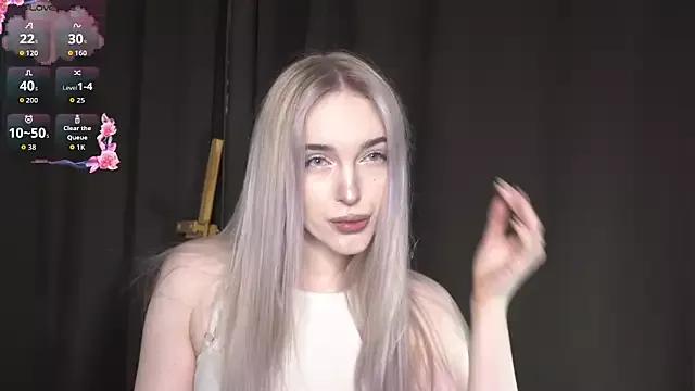 MaeEversley from StripChat is Freechat