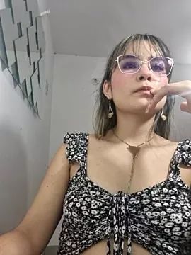 martina-sohot from StripChat is Freechat