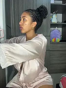 Naked Room Mia_sweet80 