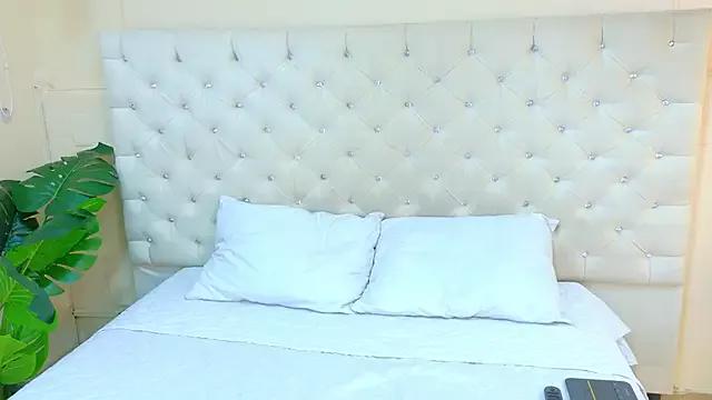 MiaOconner from StripChat