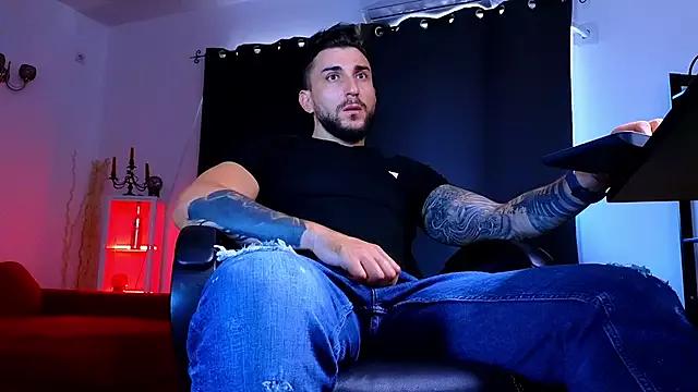 MightyAaron66 from StripChat