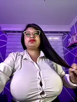 MiiaaJoness from StripChat