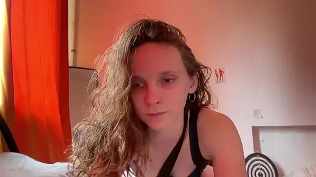 MikkyMoony from StripChat