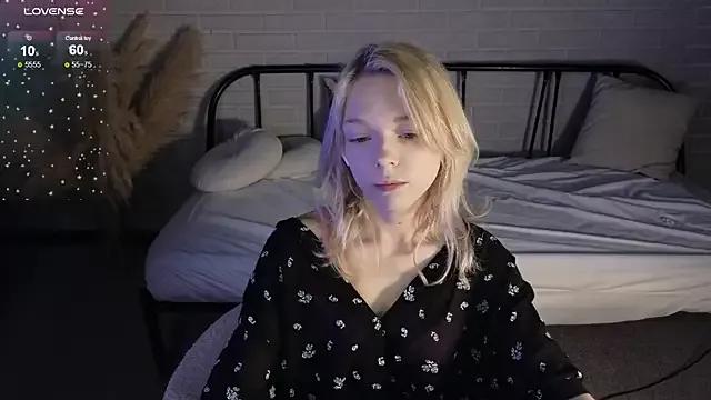 MillaHolt from StripChat