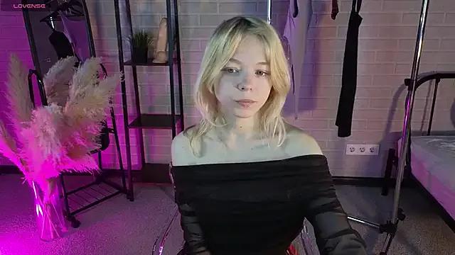 MillaHolt from StripChat