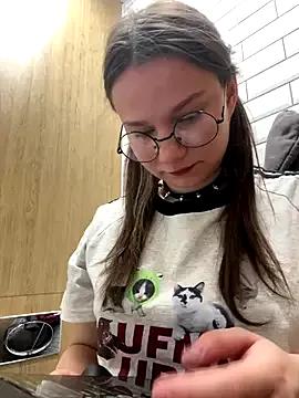 MiniVi from StripChat is Freechat