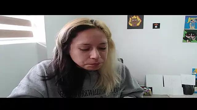 MommyMiaWs from StripChat