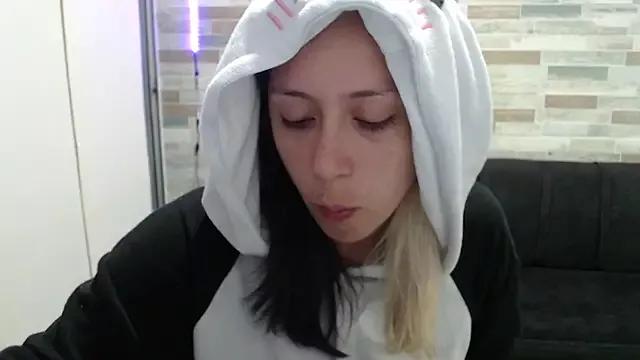 MommyMiaWs from StripChat