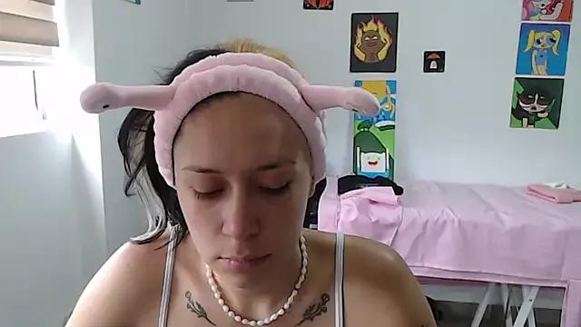 MommyMiaWs from StripChat
