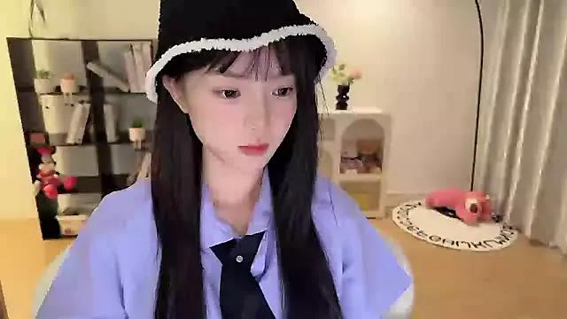 Momo-xx from StripChat