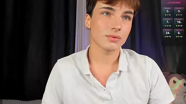 mystic_evan on StripChat
