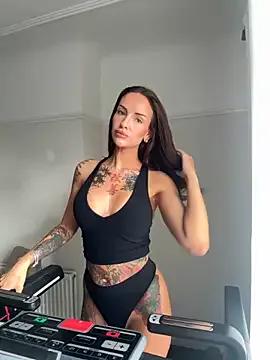 Nikki__Foxx from StripChat is Freechat