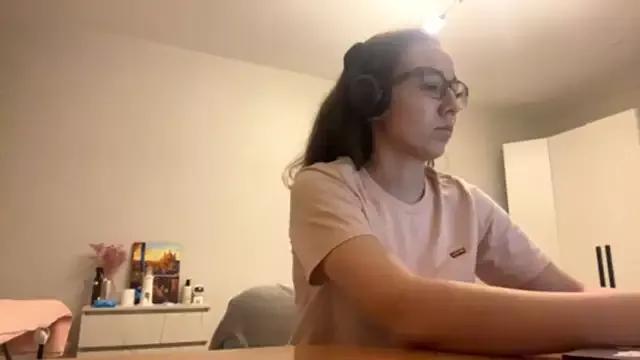 NIKKI_HAIR from StripChat