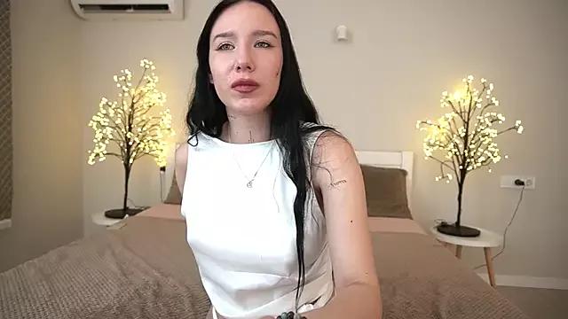 NikkiGoldSide from StripChat