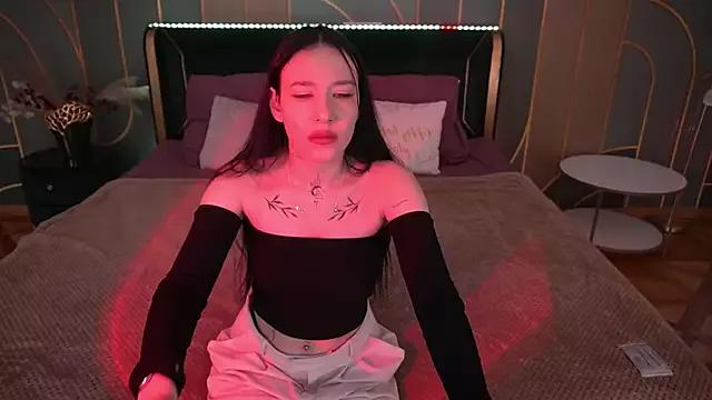 NikkiGoldSide from StripChat