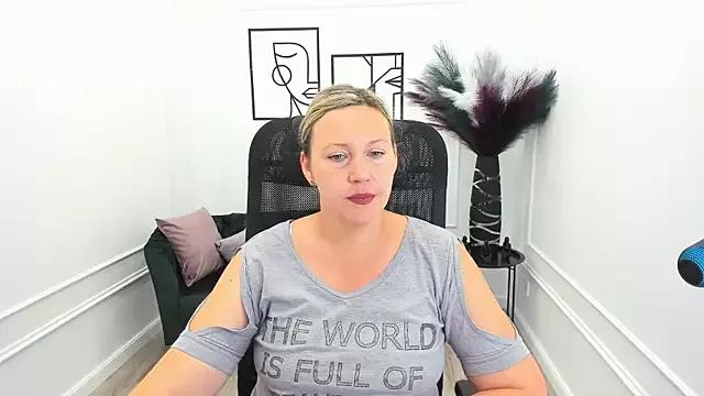 NinaStarle from StripChat