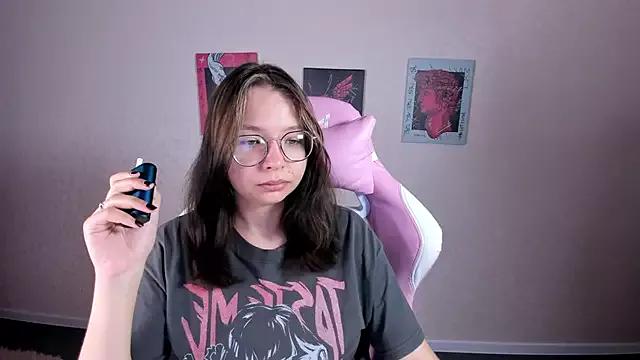 Noora_Moore from StripChat