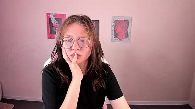 Noora_Moore from StripChat