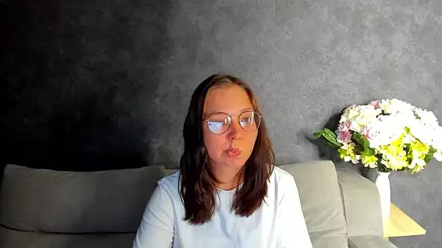 Noora_Moore from StripChat