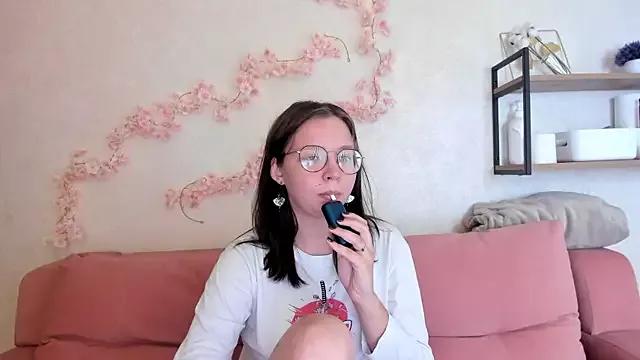 Noora_Moore from StripChat