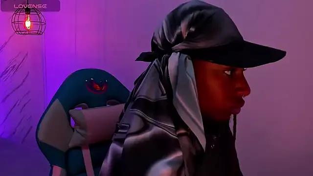 Queen_perla_ from StripChat