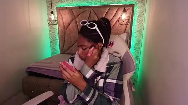Queen_perla_ from StripChat