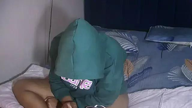 QUEENSHYNESS from StripChat