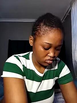 QUEENSHYNESS from StripChat