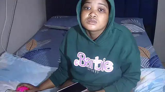 QUEENSHYNESS from StripChat
