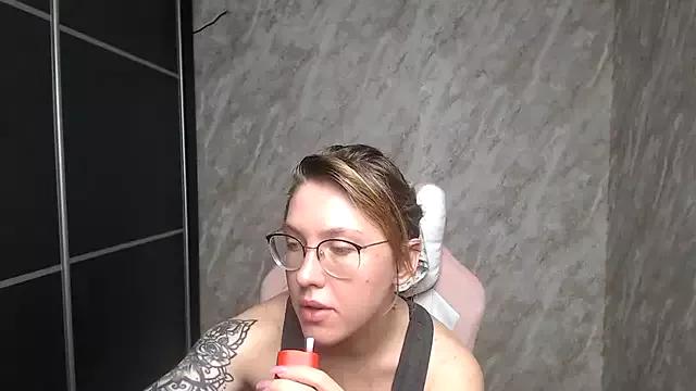 Reginasmilee from StripChat