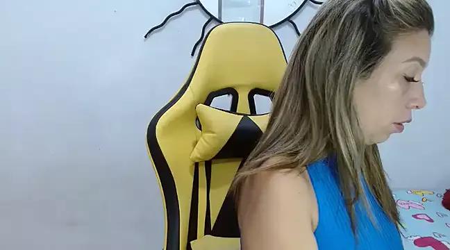Naked Room salome_blondie8 