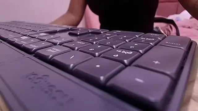 samantha_sw from StripChat