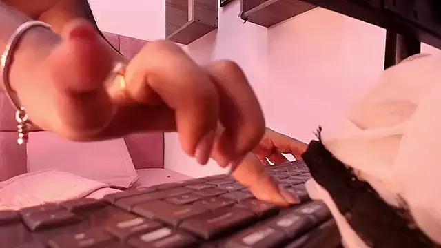 samantha_sw from StripChat