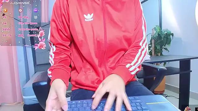 saray_reese from StripChat