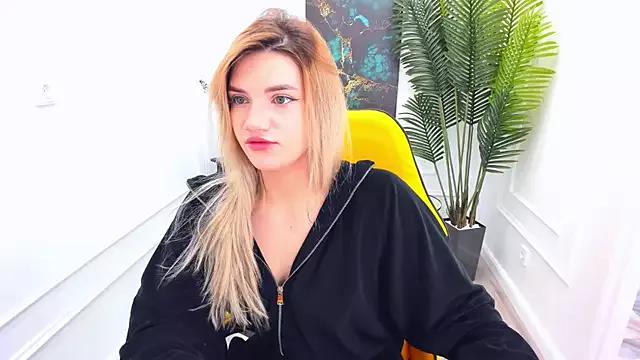 SelenaeMoore from StripChat