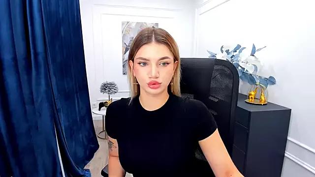 SelenaeMoore from StripChat