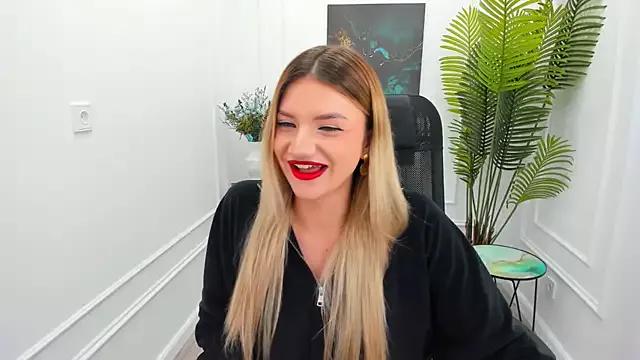 SelenaeMoore from StripChat