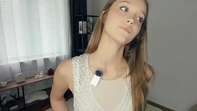 SerrenaAa from StripChat is Freechat